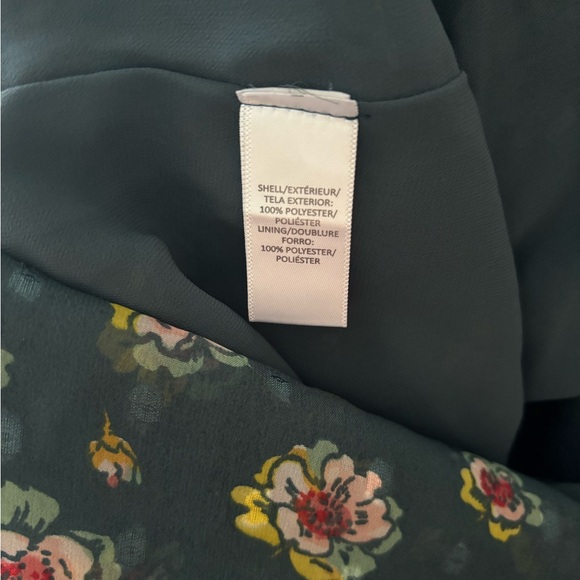 ❤️2/$15 or 3/$21❤️ Loft Hunter Green Floral Blouse, Size Petite Large - Picture 11 of 11